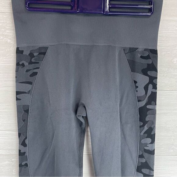 Zyia Seamless Camo High Waist 7/8 Performance Leggings - Picture 4 of 8